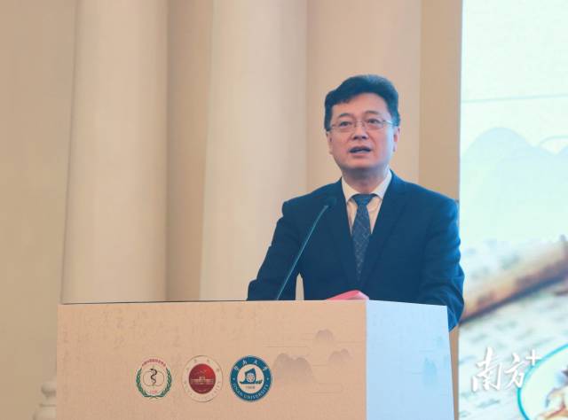 Ҽ������APP��ί���������ڿ�Ļʽ���´ǽ������� 