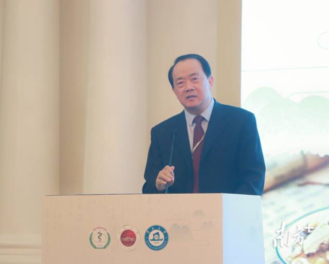 �й���ѧԺ�Ϻ�ҩ���о����о�Ա�������й�����ҽ��ϵѧ����ҩרҵίԱ������ίԱ��������ҩ��׼�����չ��ҹ���ʵ�������ι��°����� 