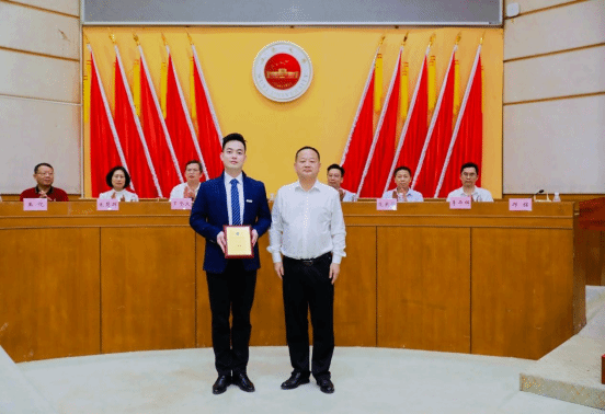 ABE322848B557F3FA0EDFCBB5B4_4F1D723E_16602