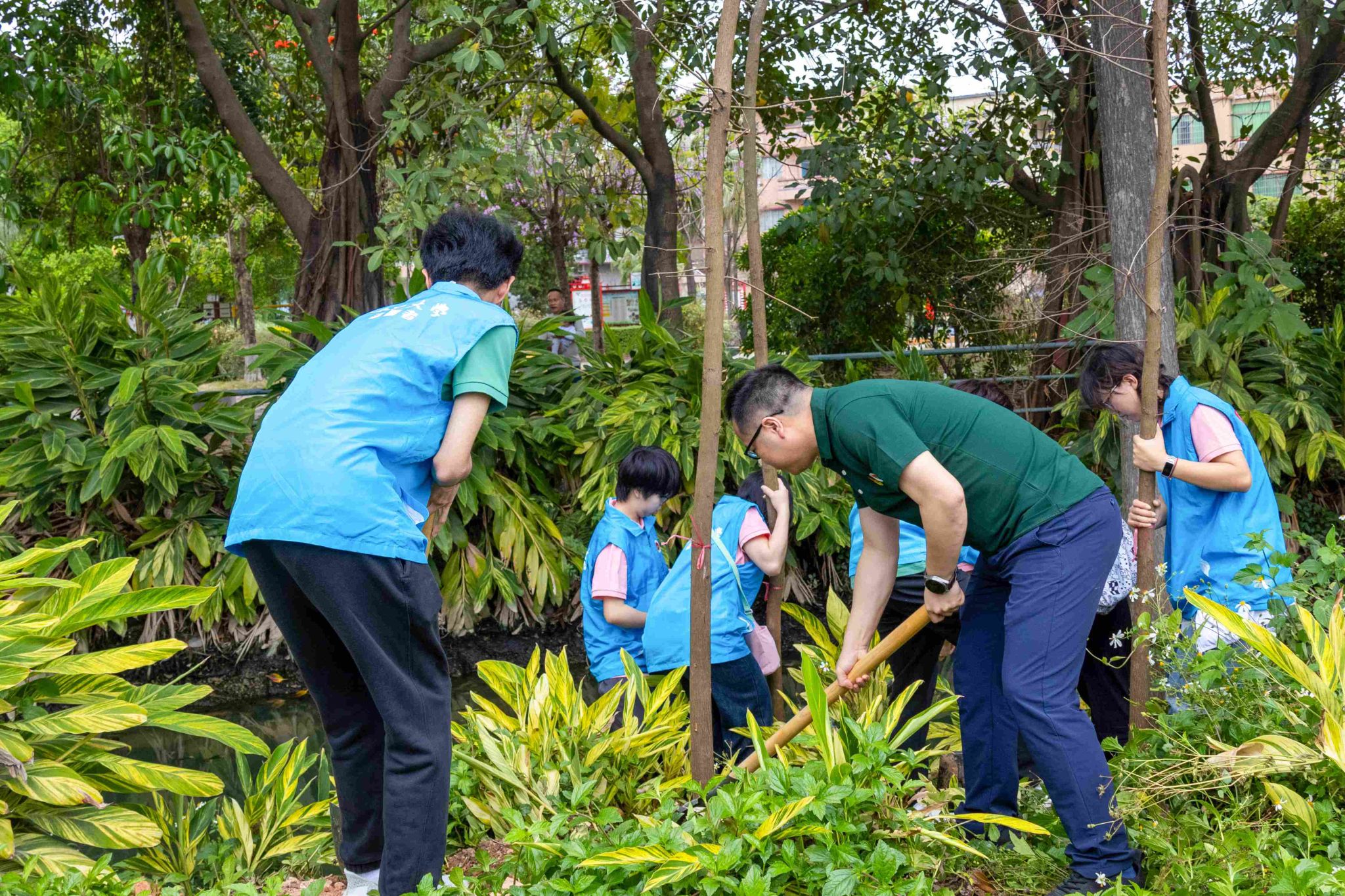 �����������ţ���Ҽ������APP�������С���У��ί��֯ʦ���߽�Ӣ�ϴ忪չֲ����Ը����