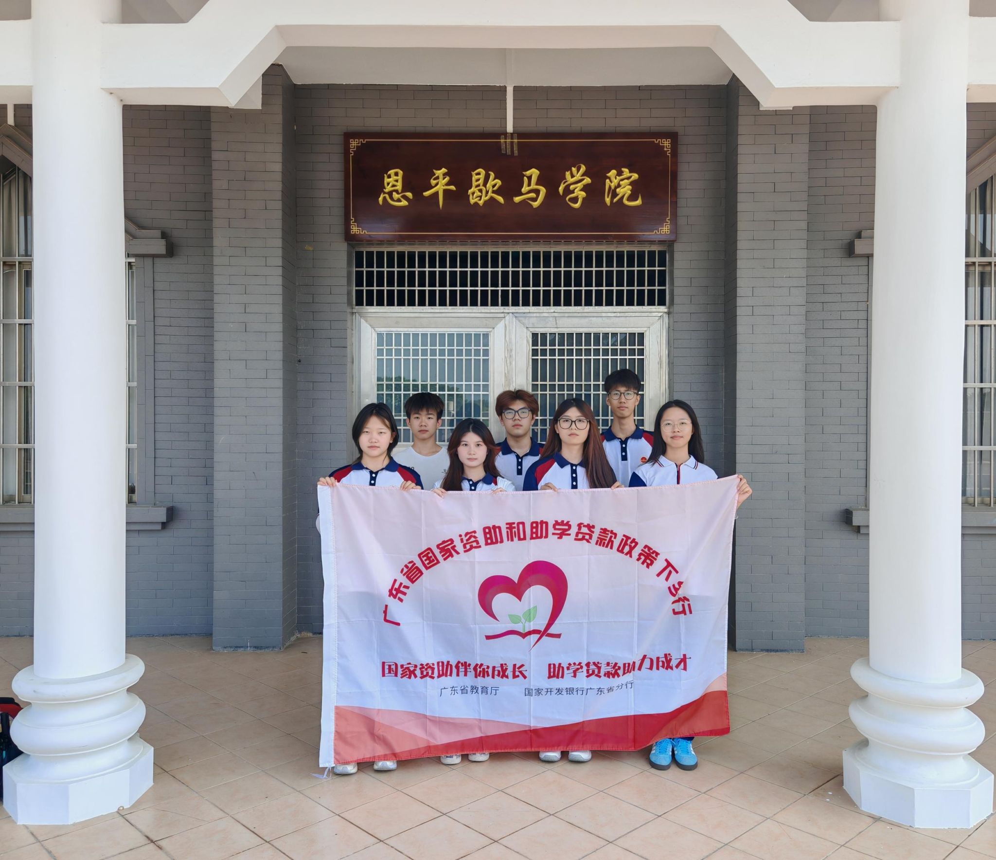 54BB3B18D9088DE192AF8FC3D21_0D425AF3_5F469