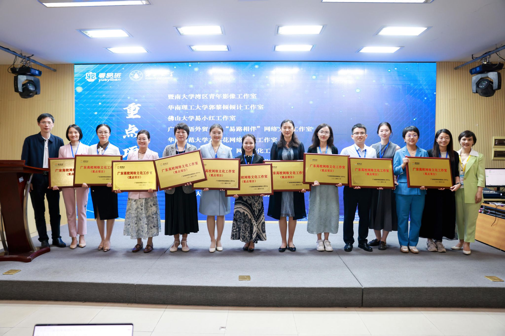 00C94F1E7057EE2E36A3E743584_06628C28_591B3.jpg?e= 00C94F1E7057EE2E36A3E743584_06628C28_591B3.jpg?e=