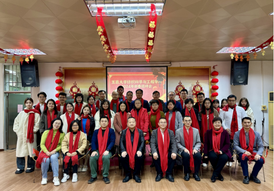 2E2DE551F8CB2D123E330D66F18_F01467F9_DA69E