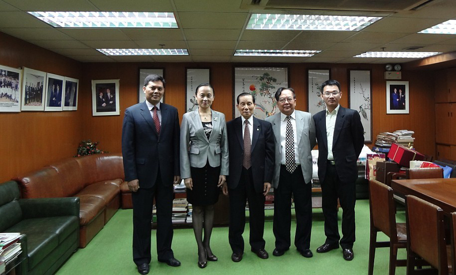 156BA6D6EB5CF91DFFA650A11C9_8F931D61_51291.jpg?e= 156BA6D6EB5CF91DFFA650A11C9_8F931D61_51291.jpg?e=