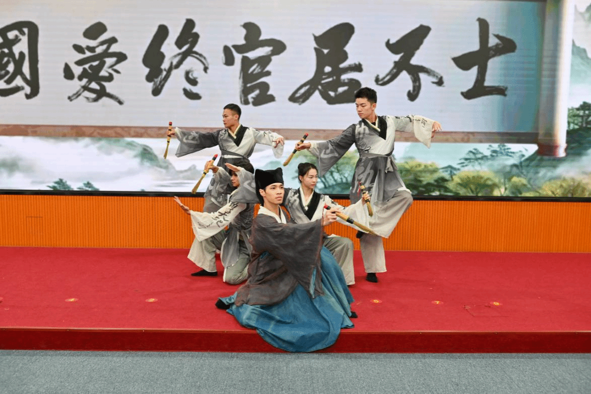 EB7AA1687F417D4B75370B1B936_31AFF7C6_5C8D3