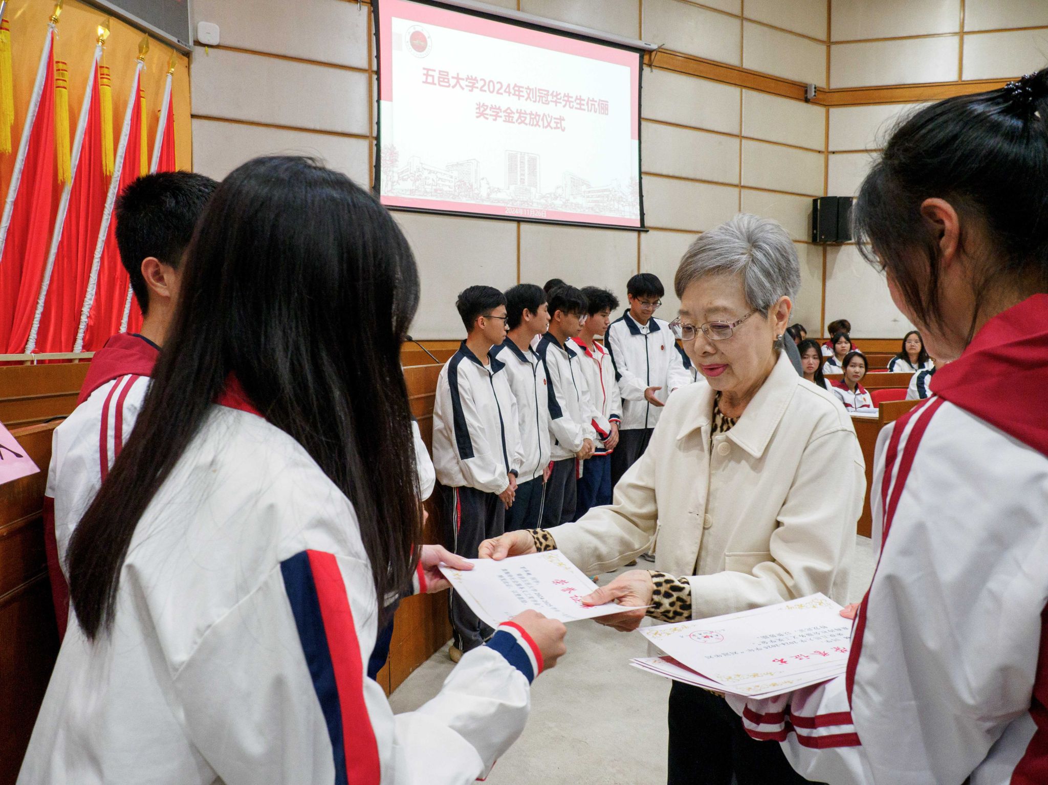 D566126826F871FB8760E95E5FE_08380137_6D797.jpg?e= D566126826F871FB8760E95E5FE_08380137_6D797.jpg?e=