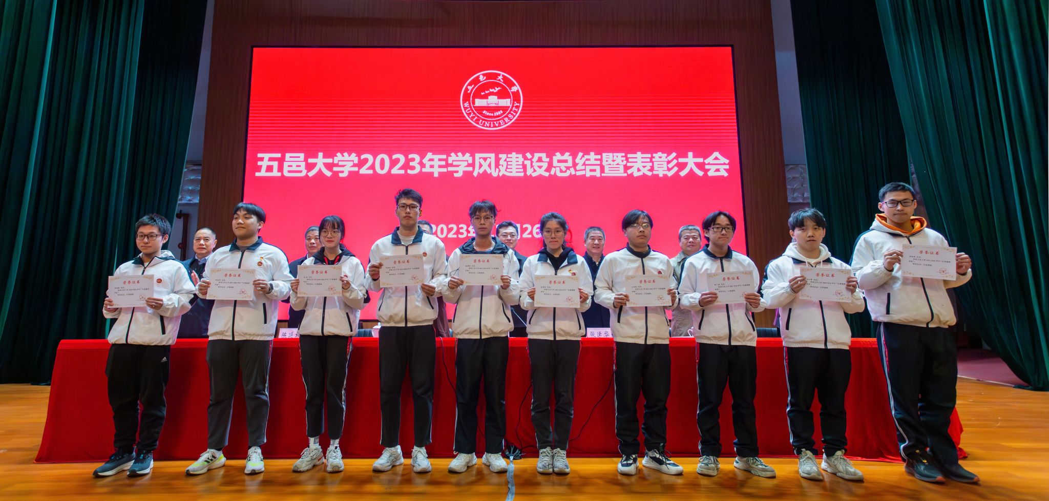 B0685EA67F2319D8BE8C656F233_BEBEB36F_43705