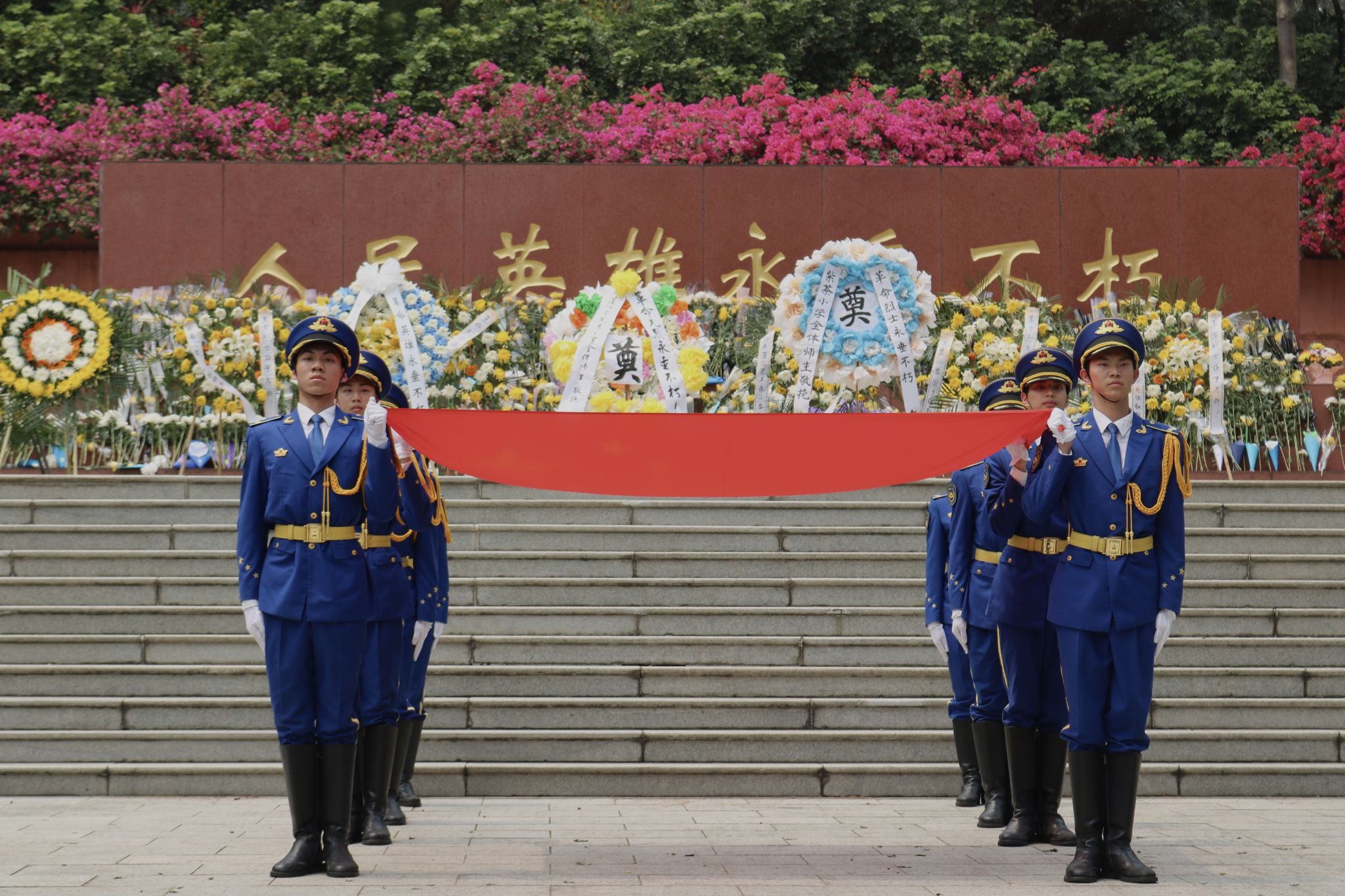 2E78DDFB4C94448F254D174F292_B92BF559_6D4CF.jpg?e= 2E78DDFB4C94448F254D174F292_B92BF559_6D4CF.jpg?e=