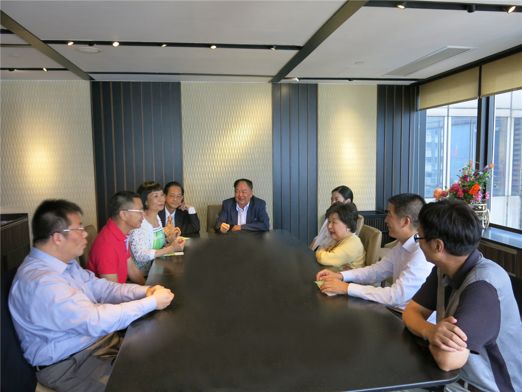 64DD5D441900A840FAF270CF3B1_4442D192_30A77.jpg?e= 64DD5D441900A840FAF270CF3B1_4442D192_30A77.jpg?e=