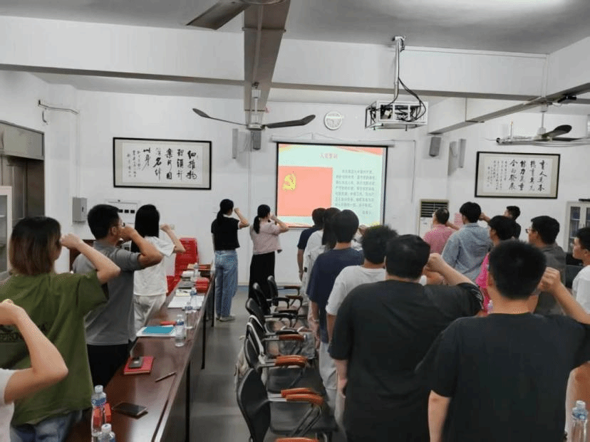 EBD67C5B439C5E5EDD6A3B57F3E_E42A858E_35F9D