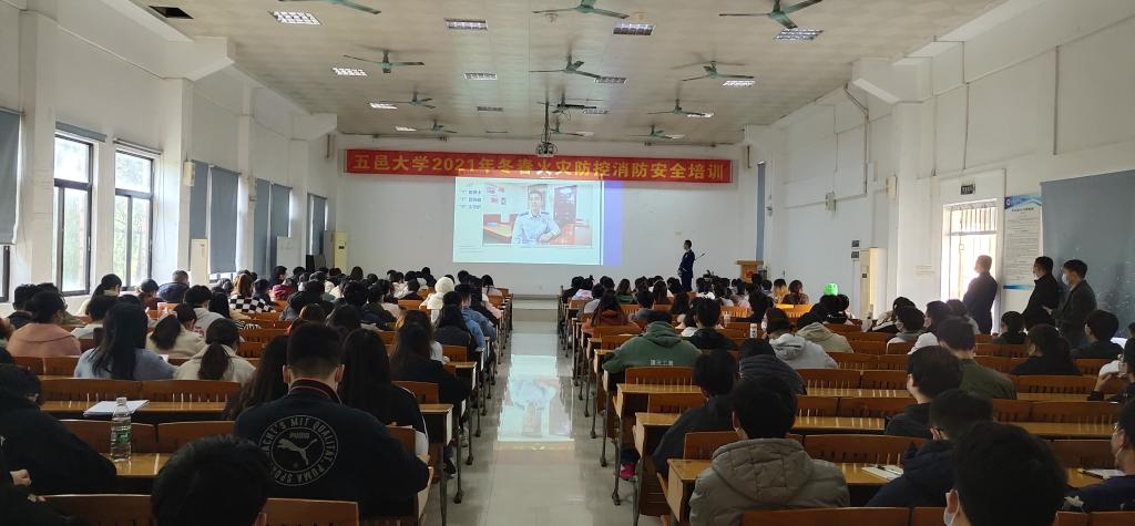 C92088CDF6AA8B8D7923D3D4921_CC1B8A30_11817