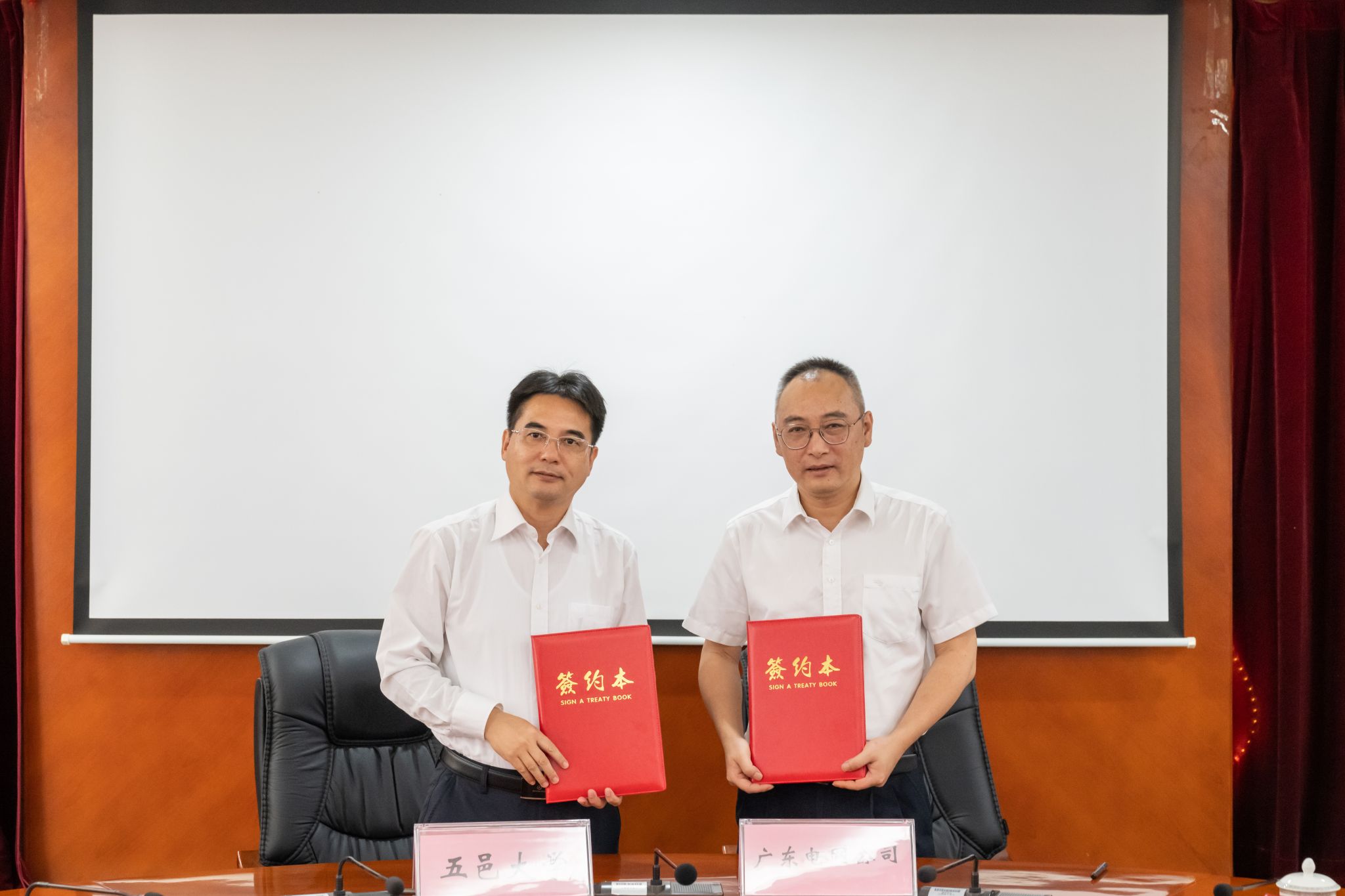 3842ECA0F45C2EFFF202C41FCC0_FB1F1554_2F15A