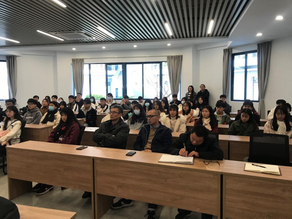 EB54E4C22B7AC8CA6762F101D92_F3F3EF76_1C85C