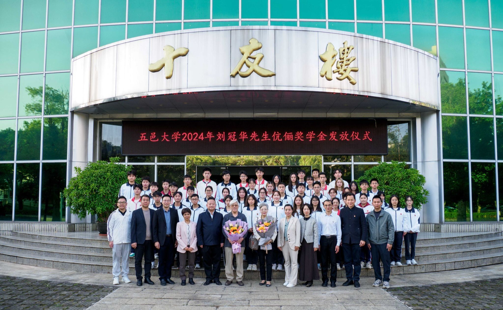 C1F47F32268DDEA4432E62FFFA9_90A8ECE1_6BDFC.jpg?e= C1F47F32268DDEA4432E62FFFA9_90A8ECE1_6BDFC.jpg?e=