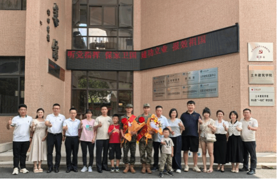 01BB0AC0BE5620ED8CFFF9C133F_3786B945_1FE82