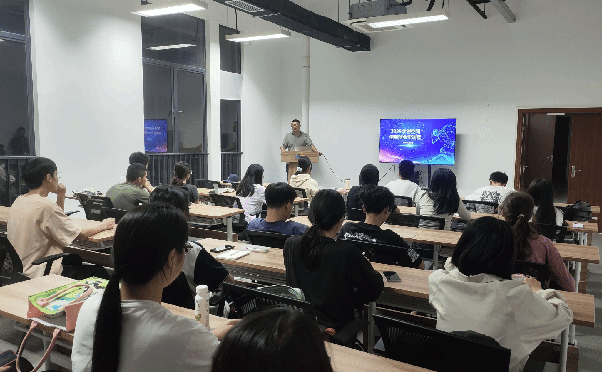 108321590FE77981F000C037830_43938F58_E7C74