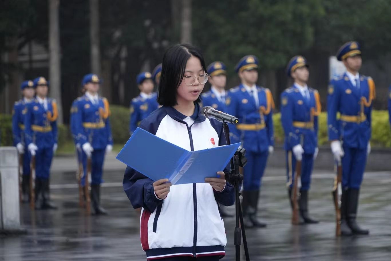 5DF2C814E517F3D00AF878AD7CC_05CEEC40_1A1A2