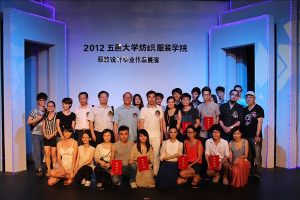 B5057167A993B36B6B422E1D919_330A7D59_113D4.jpg?e= B5057167A993B36B6B422E1D919_330A7D59_113D4.jpg?e=