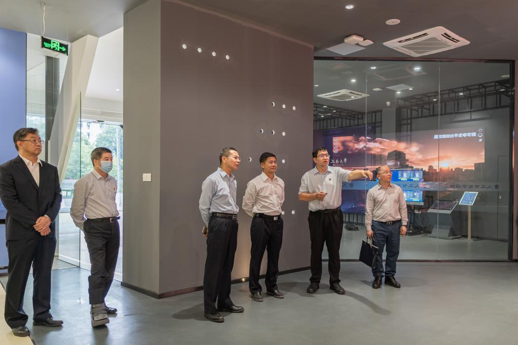 380C06BF8EAA2D9BBF96700555A_7C284779_11F45