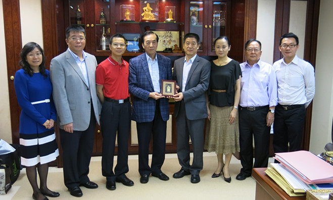 073FEE7B1B6A32CC022E90D89EB_8BAA17FD_18A03.jpg?e= 073FEE7B1B6A32CC022E90D89EB_8BAA17FD_18A03.jpg?e=