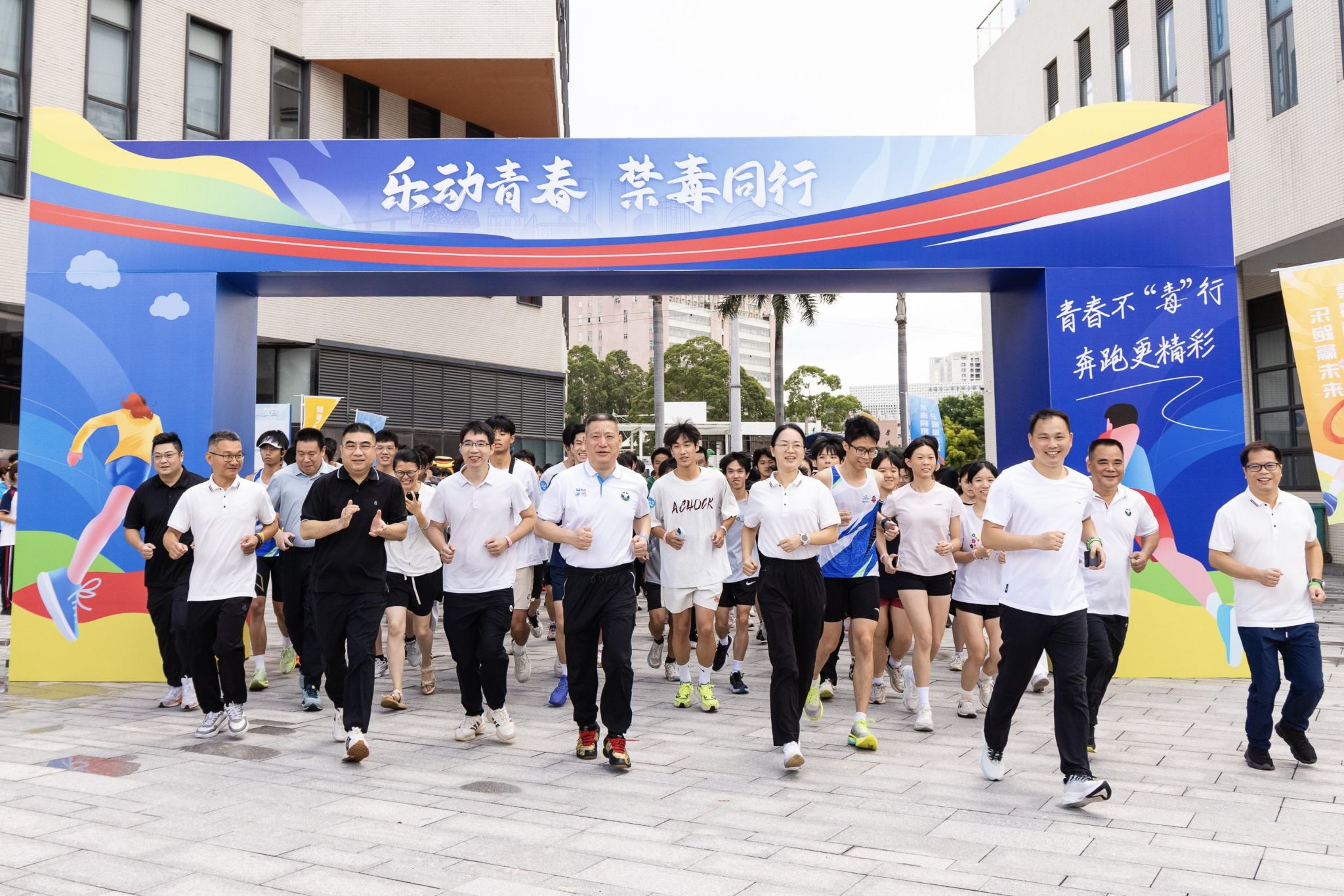 ���ֶ��ഺ �������С������������У԰���������ܶ�����ս������У����