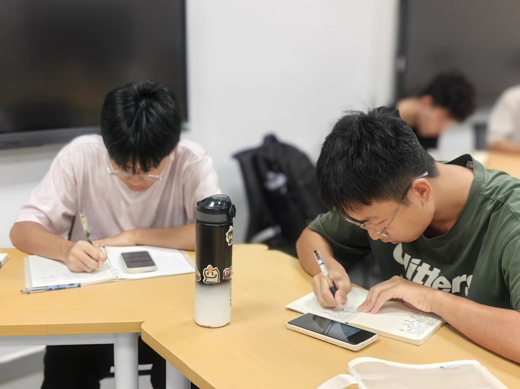 6D76A83AB03EFE9983996FAC884_AA4C3022_24437