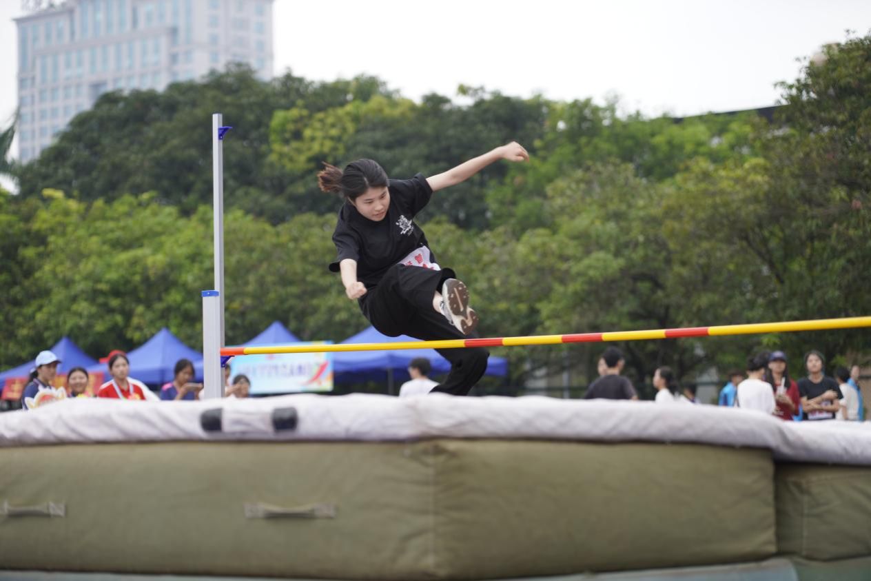 2129168395B11F9112B08C55BF2_7FD65F12_18B62