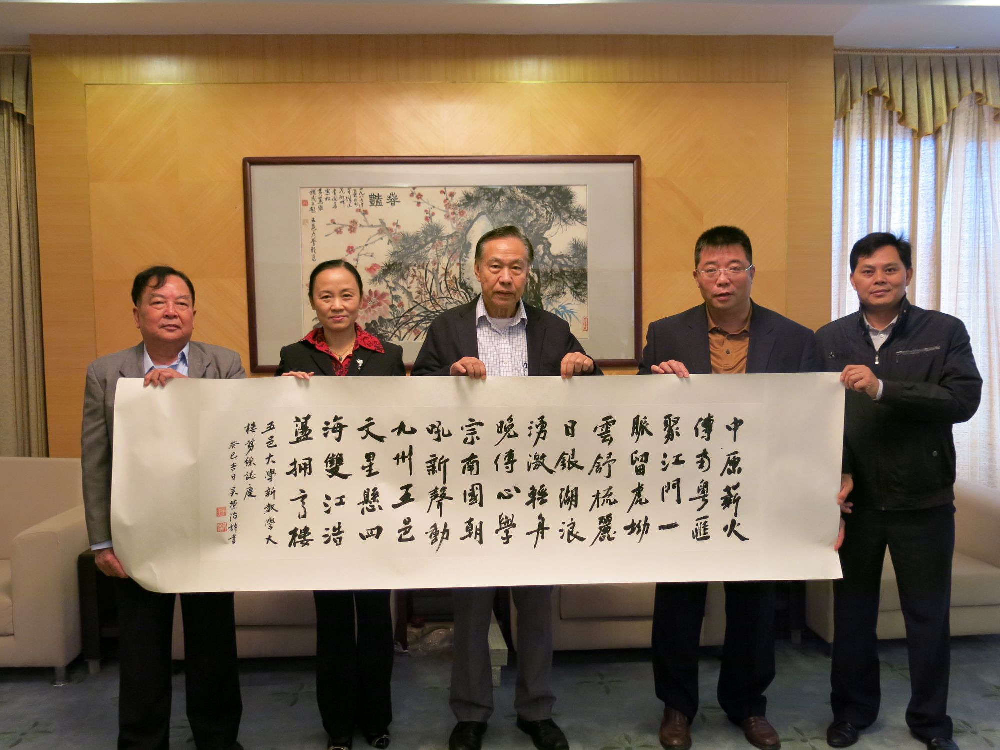 AFDE6B6C8CE5EBFEE280D1026DC_9E2530E0_4DAF3.jpg?e= AFDE6B6C8CE5EBFEE280D1026DC_9E2530E0_4DAF3.jpg?e=