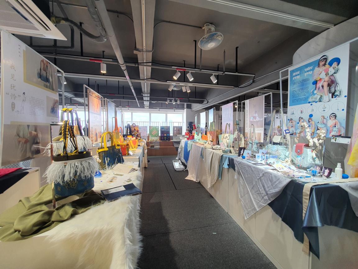 7DA28B53DC268DBA2D3588E6955_A9B44C1E_2373F