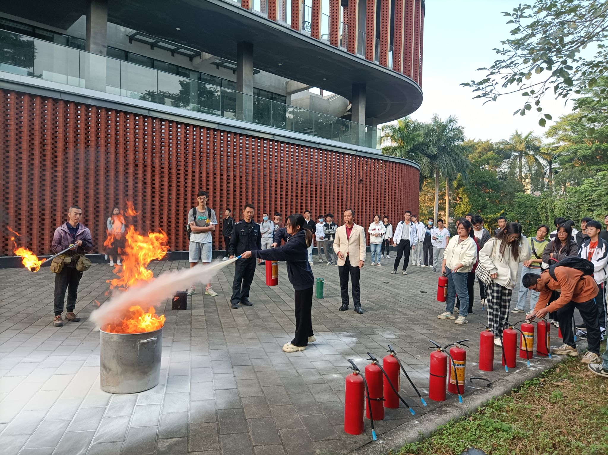 5C032F54D1FAE635FACB96CC560_65D0193C_A09B4.jpg?e= 5C032F54D1FAE635FACB96CC560_65D0193C_A09B4.jpg?e=