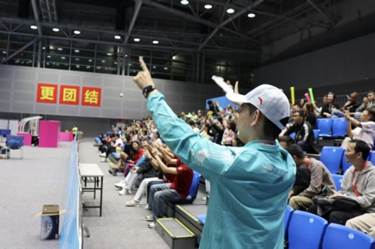 7AB0CC337DCB06C558C72B4C365_908E6752_47B1 拿着行李的人 AI 天生的内容可能不准确。。