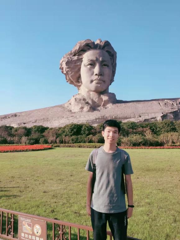 B87673BA04C4E284664C88FDBE1_8E5716E1_F56D 生涯照