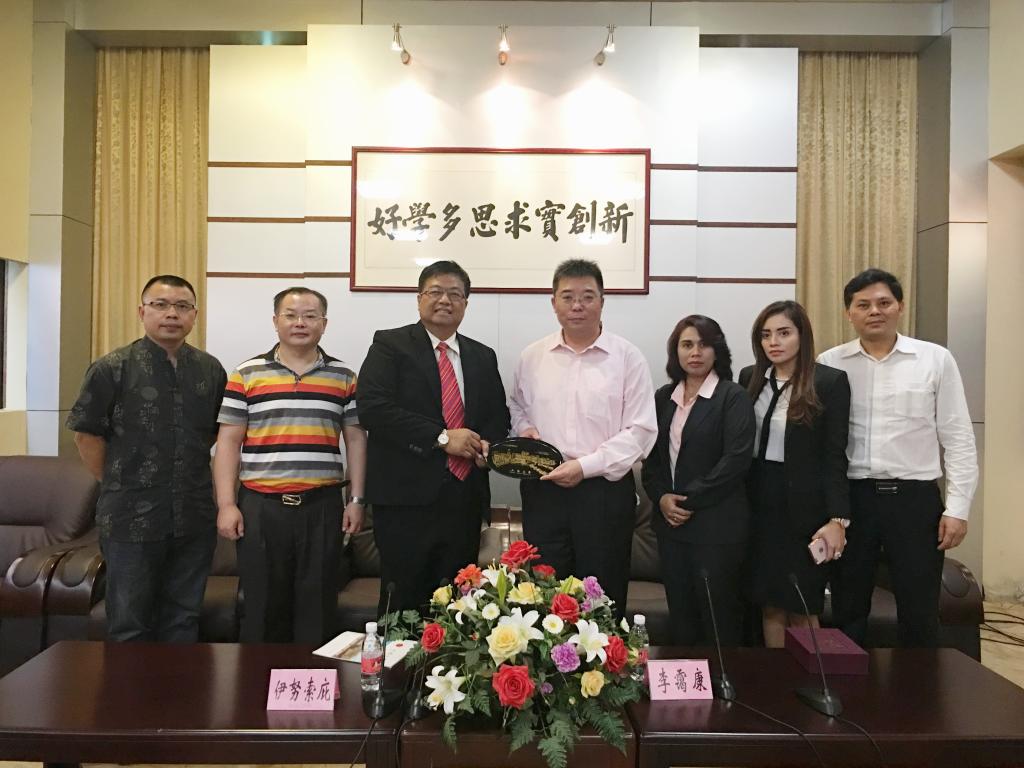 833EE5FB2D3DEC8AD298B002C06_B1401244_17813 833EE5FB2D3DEC8AD298B002C06_B1401244_17813