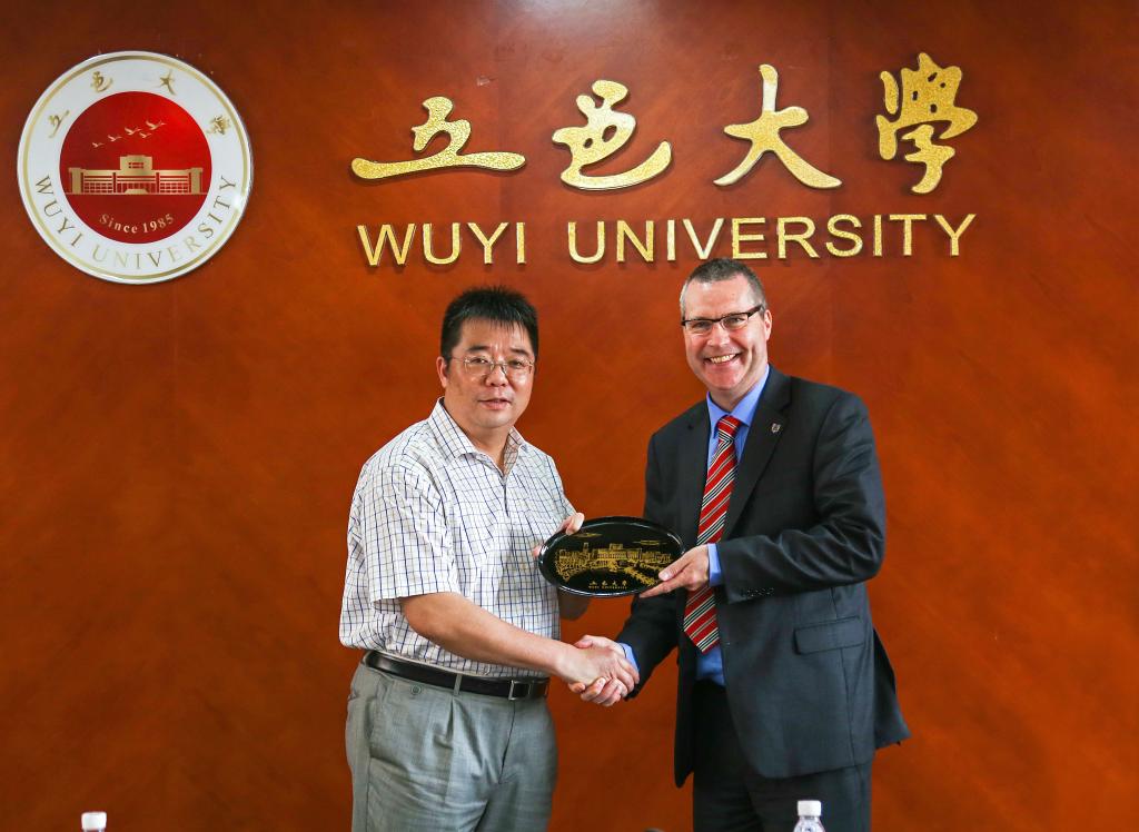 E5E8A6403495C0D629A00E01E81_6C5D6429_14A6D