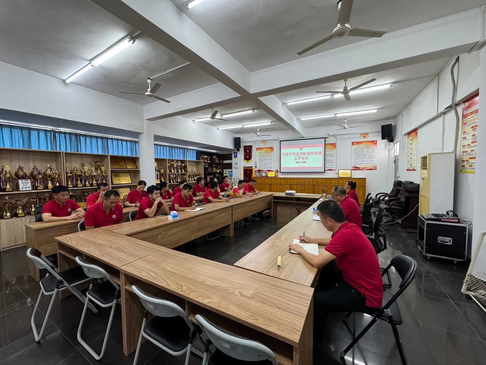 5C8D90E06515EC2553EAEEACBB7_2B3AB264_49D05