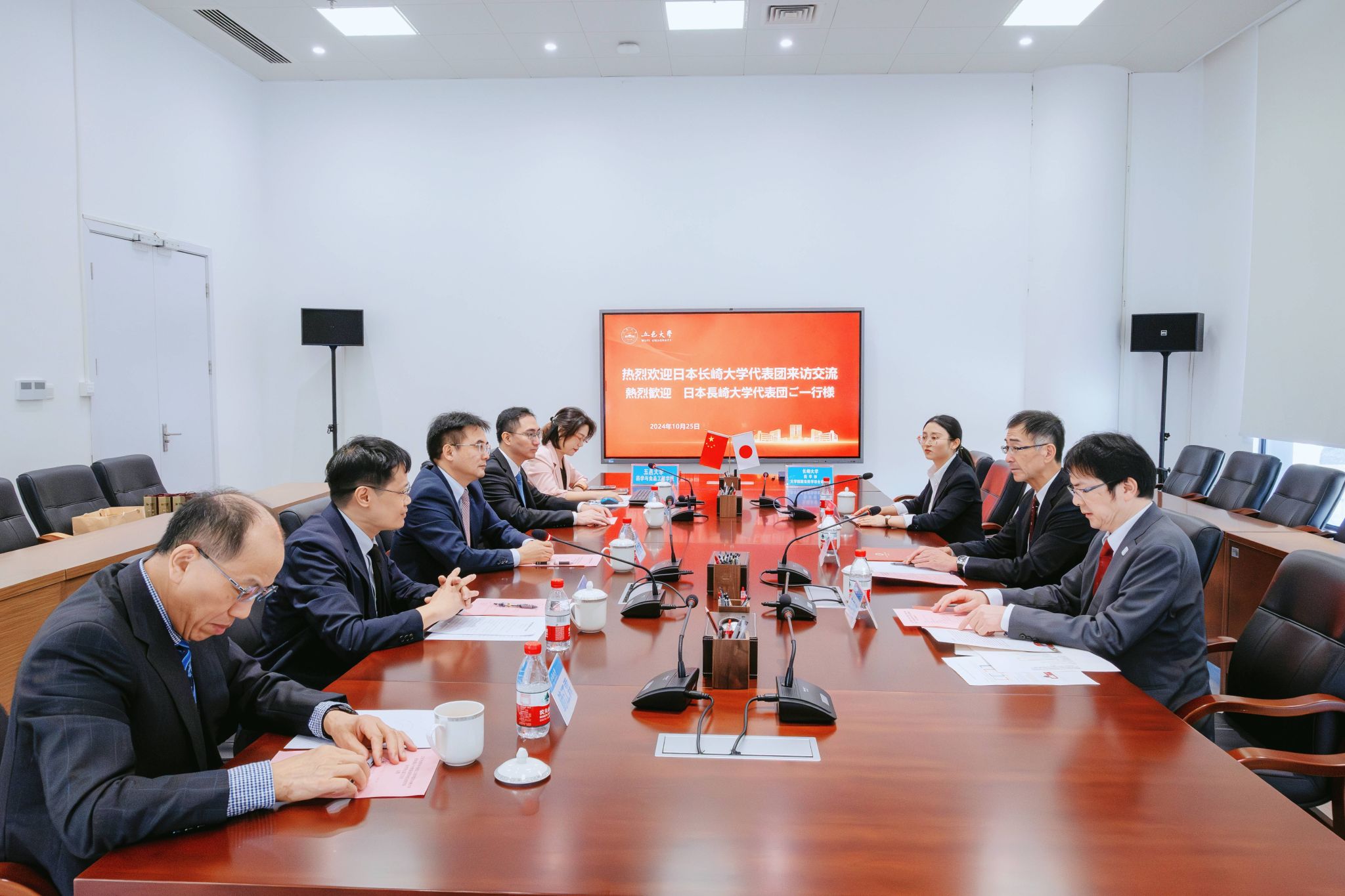 D2868B5C9EDC3B9005968581B49_A2B06C2C_46068