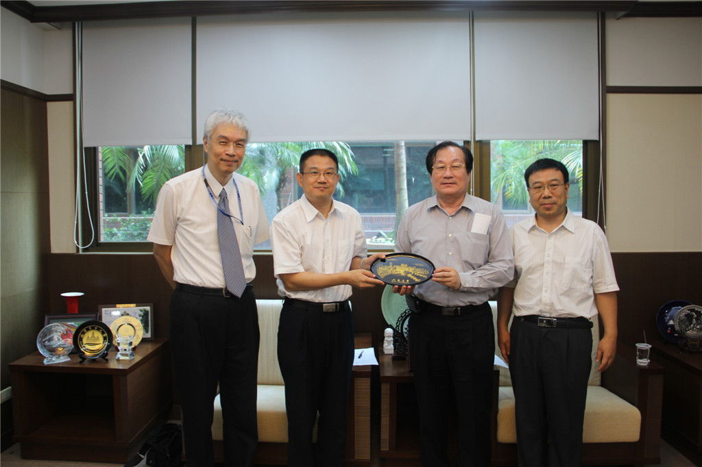 B5EBC3D22FEAF5256A05B092EC6_A0D35FD9_274CC.jpg?e= B5EBC3D22FEAF5256A05B092EC6_A0D35FD9_274CC.jpg?e=