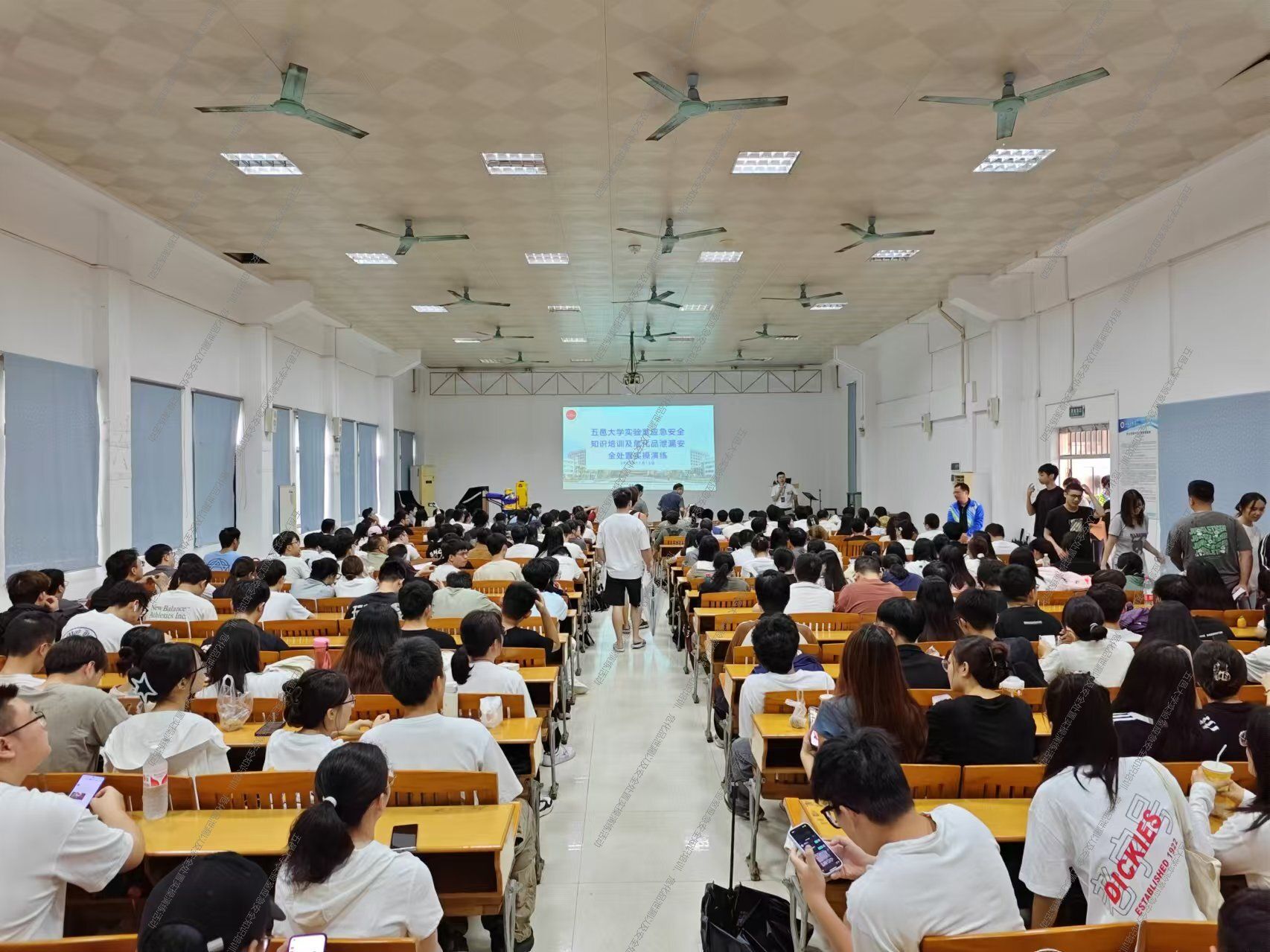 74D6BAB25540FB18D842369DFAC_70749D75_4AD13