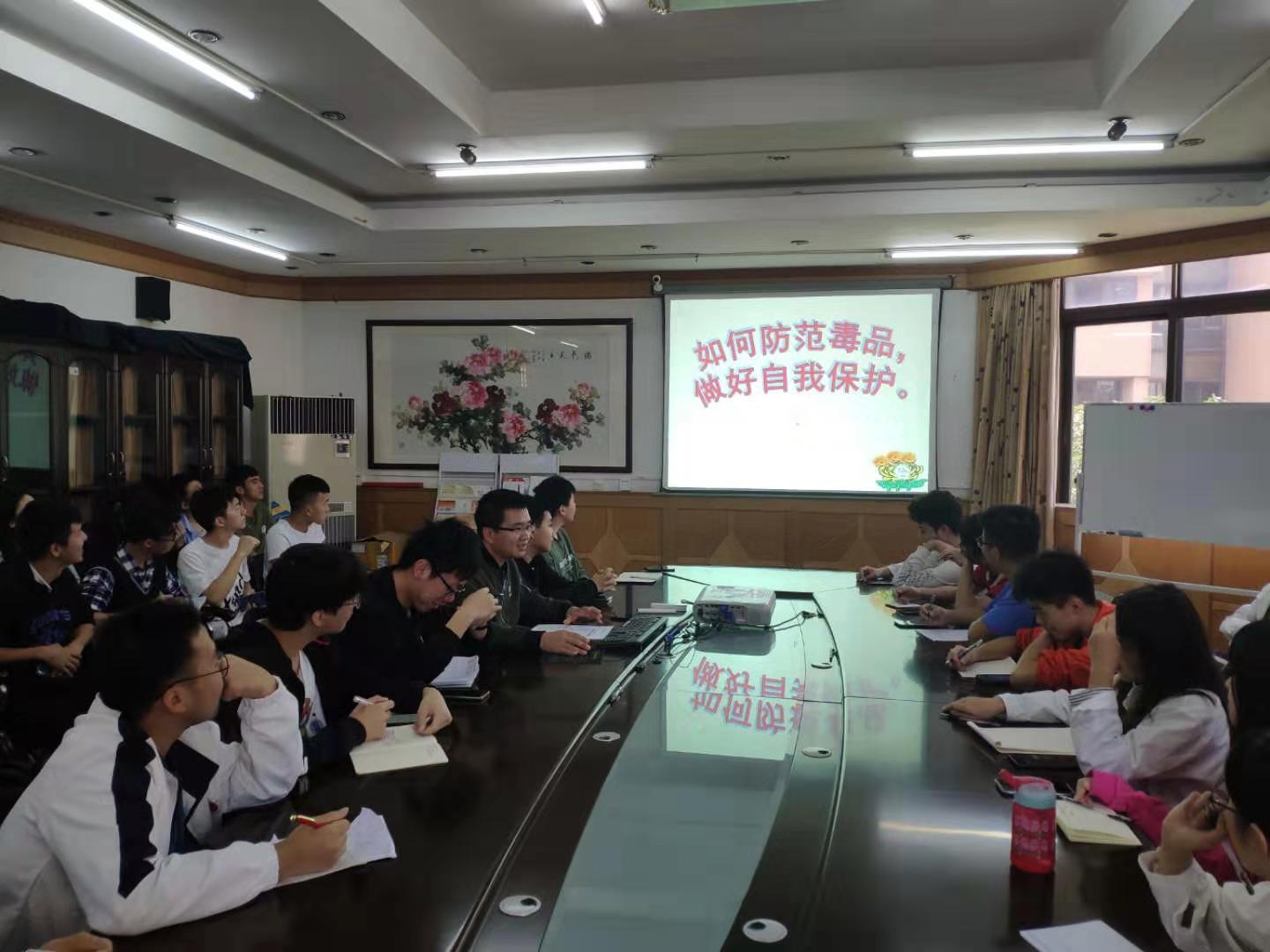 FEB27BB8E8832DDB8C0896EA0AD_083D81A6_22533