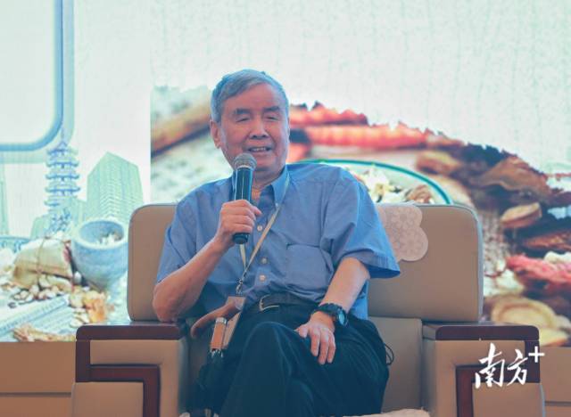 �й�����ԺԺʿ���������ϴ�ѧ��ҩ����Ȼҩ�ﻯѧ�о�������Ҧ����������ϯ�������л����� 