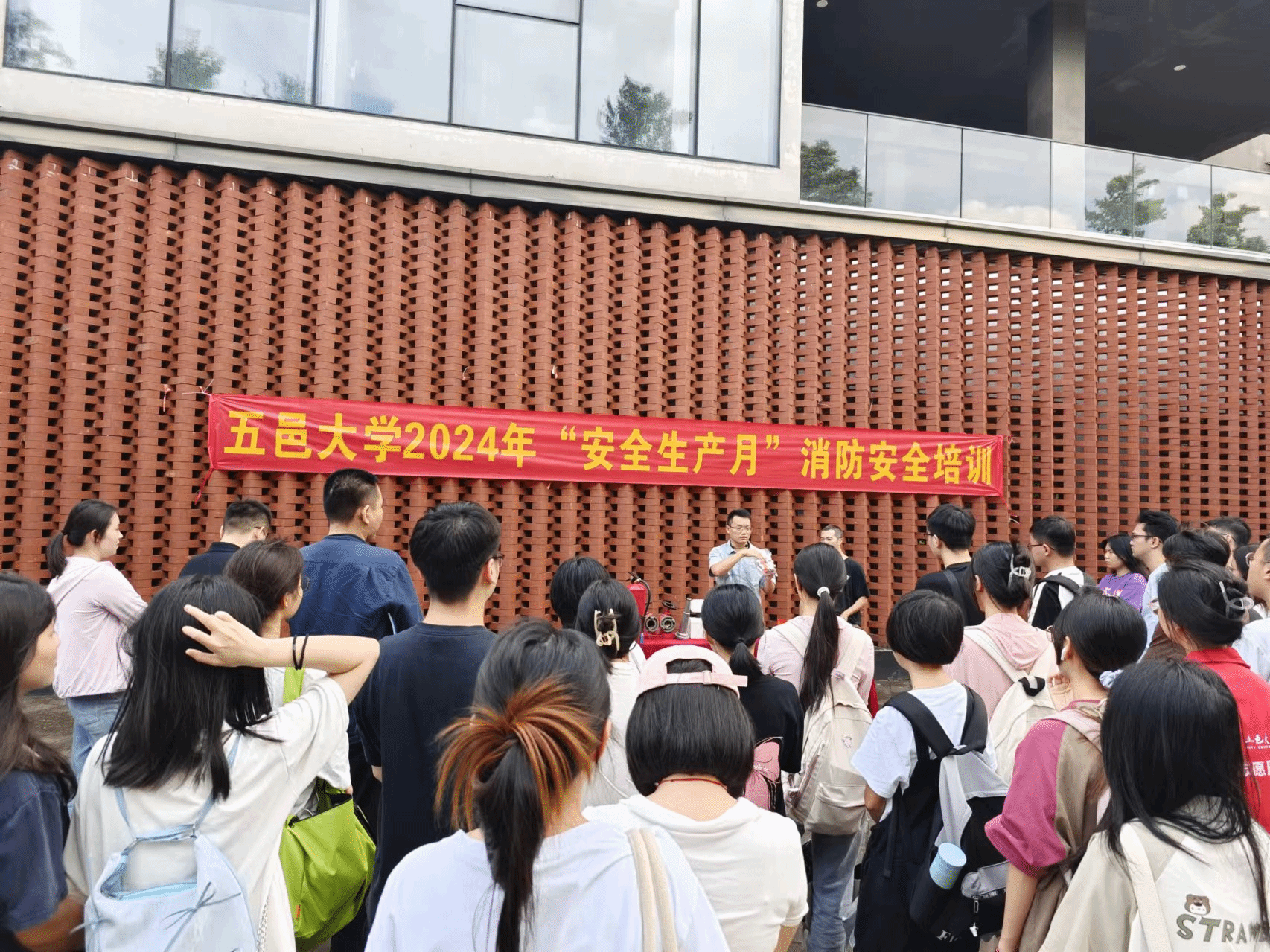 6AFA62121F610072AA9560F6D8C_1ECB90A6_10A1C7