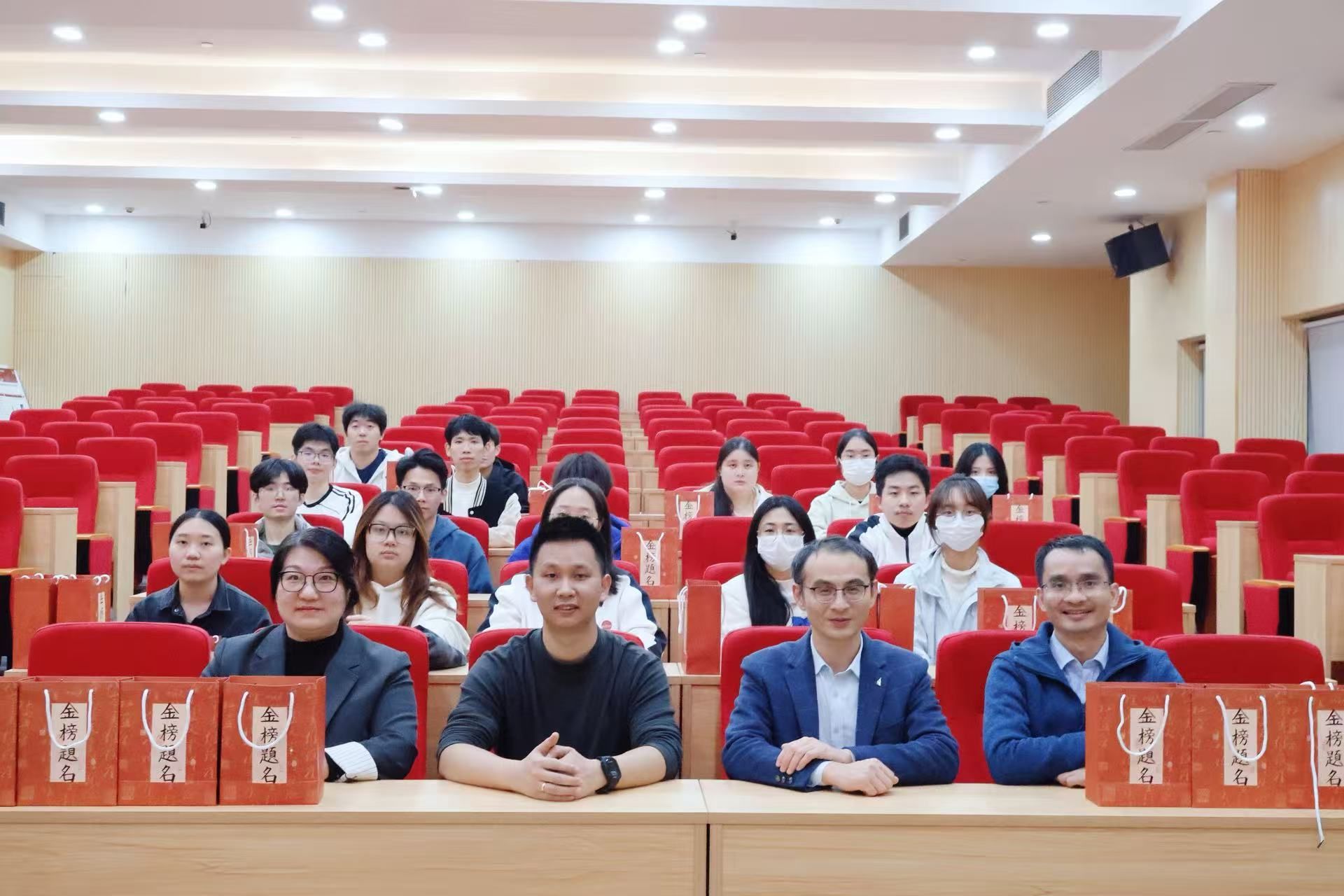 F64A4B4AFD868419BECA87D8022_FAEE050F_4065D