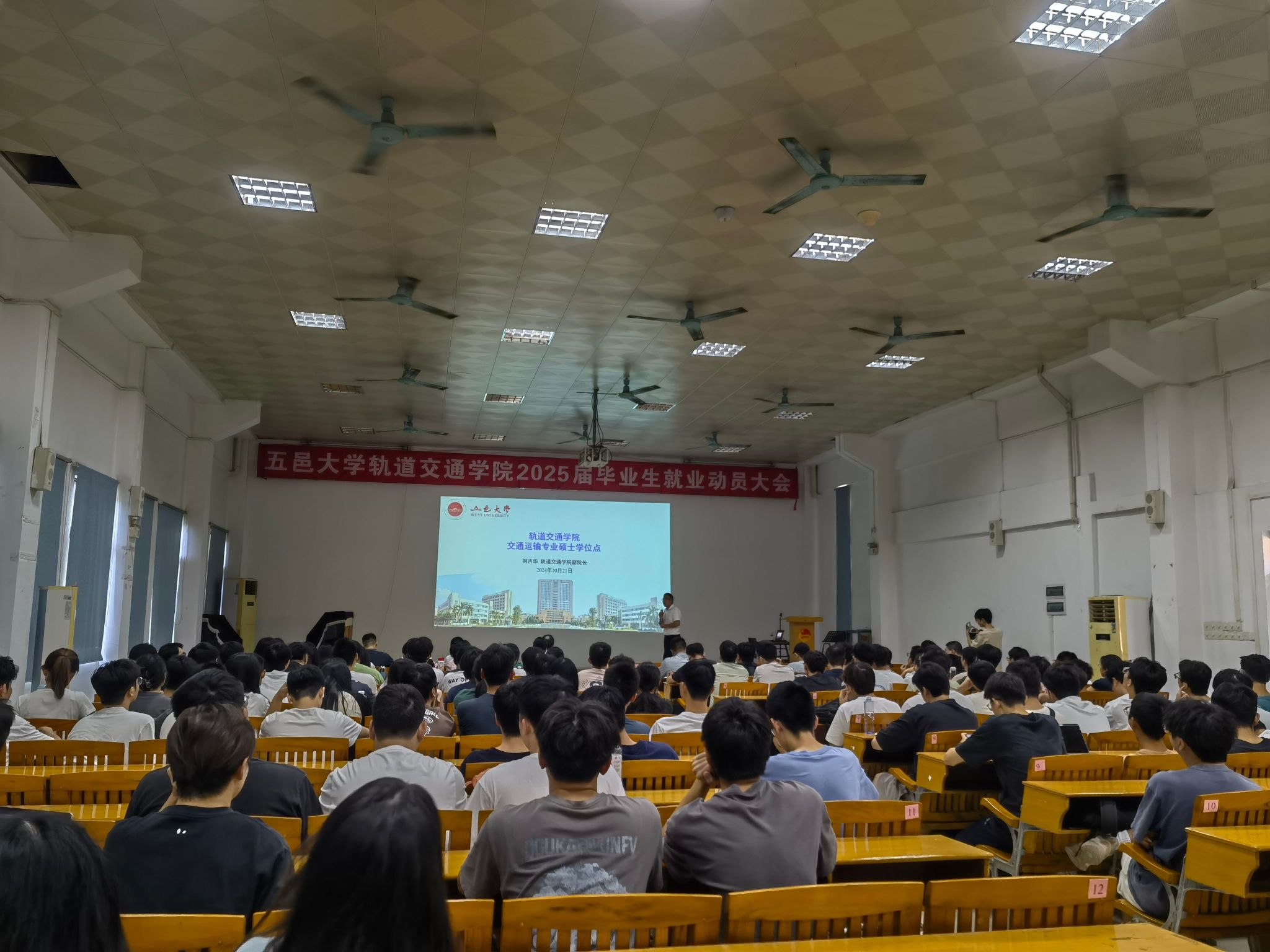 C9E37C0D46430D5D1F1DD0B1250_82611B8D_4A557