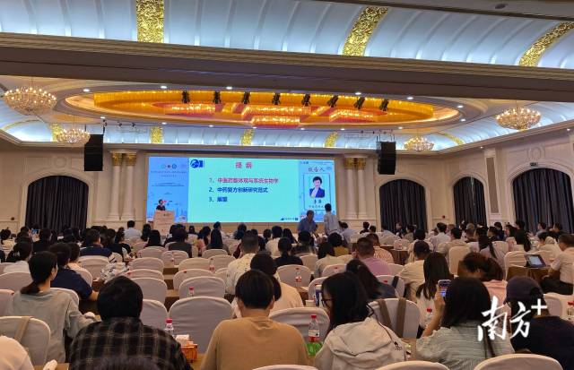 �й�ҩ�ƴ�ѧ������Ƽ������ҩ�����о�ģʽ��Ӧ��ʵ���������ⱨ������ 