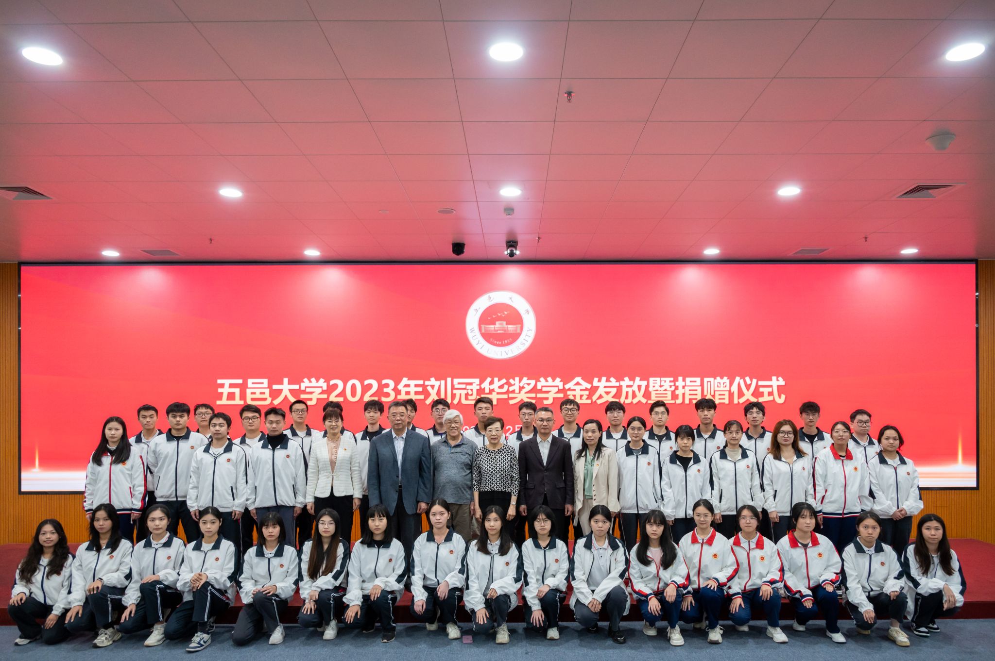 BD83B98A2CC8A2479D80E130D33_000FA375_563F7