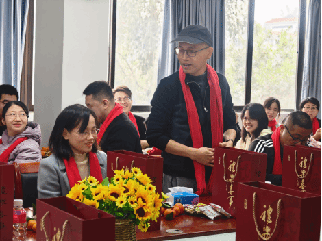 5F1EF44F001C895E4C273D72EF1_0FFF8D0A_15886