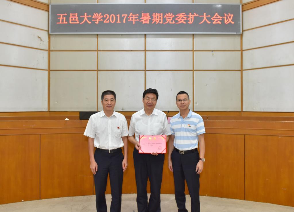 FC8BB0123E342BC2F10CF51DD3C_0F0B5F35_105FB