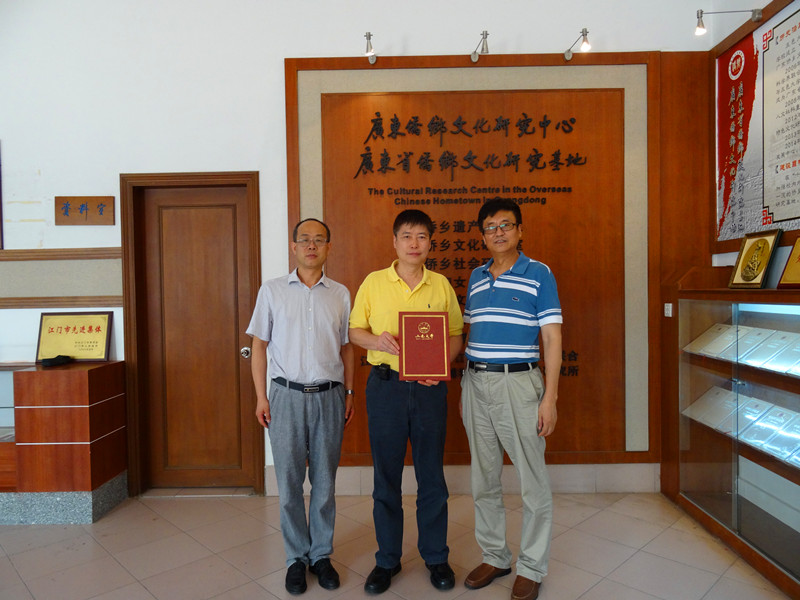 1467B874ED579F49F0588505EB4_2E4636E0_2B98B.jpg?e= 1467B874ED579F49F0588505EB4_2E4636E0_2B98B.jpg?e=